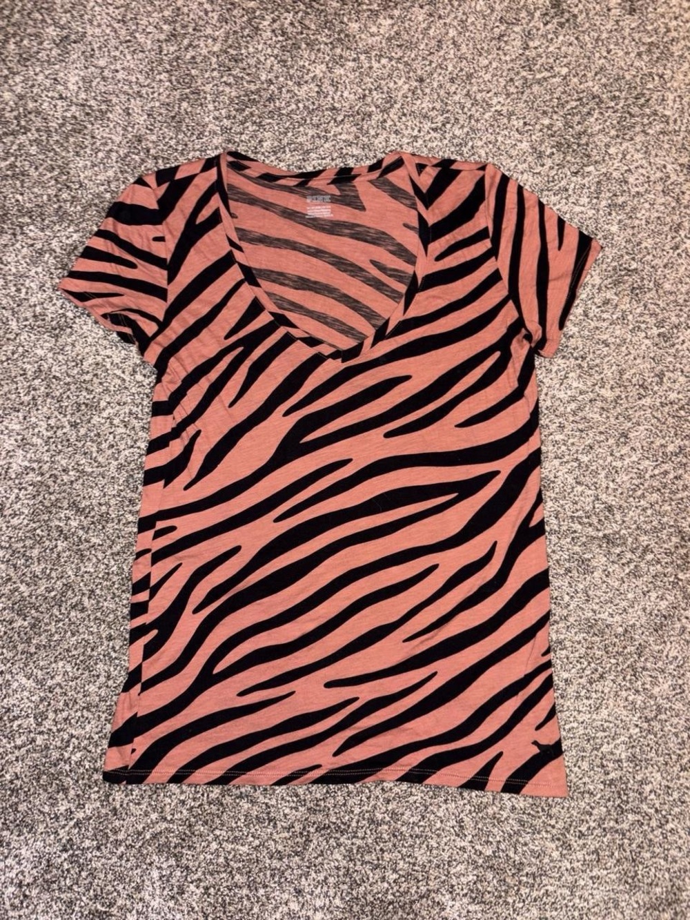 Y2K Victoria's Secret PINK black and beige zebra print v neck baby tee